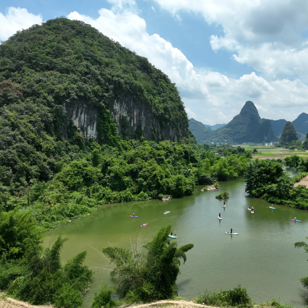 Guest paddleboarding with China Trailfolk